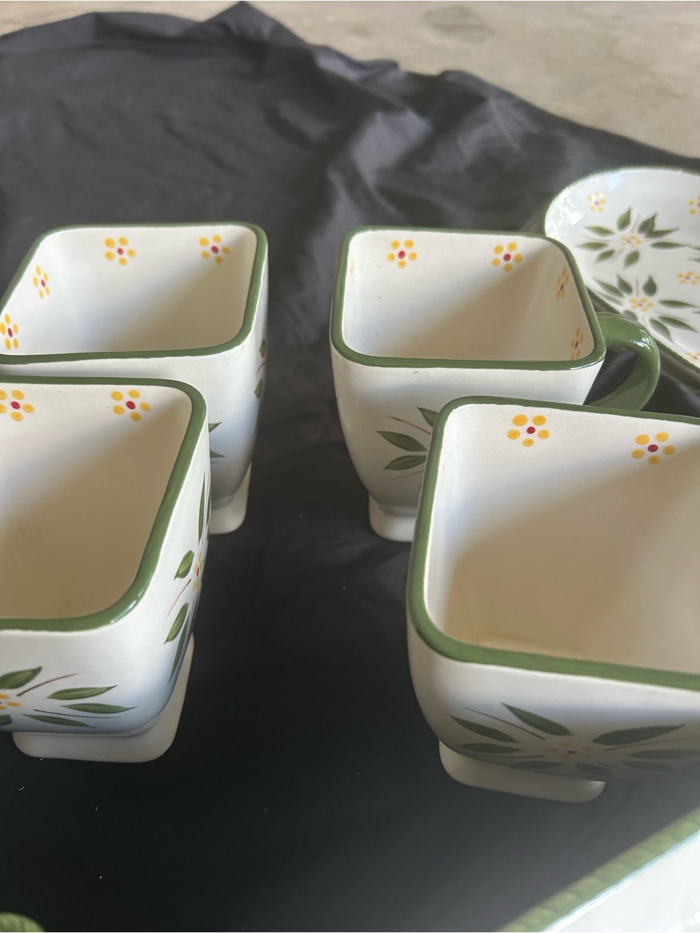 Green Leaf Pattern Square Dinnerware Set - - Picture 3 of 6